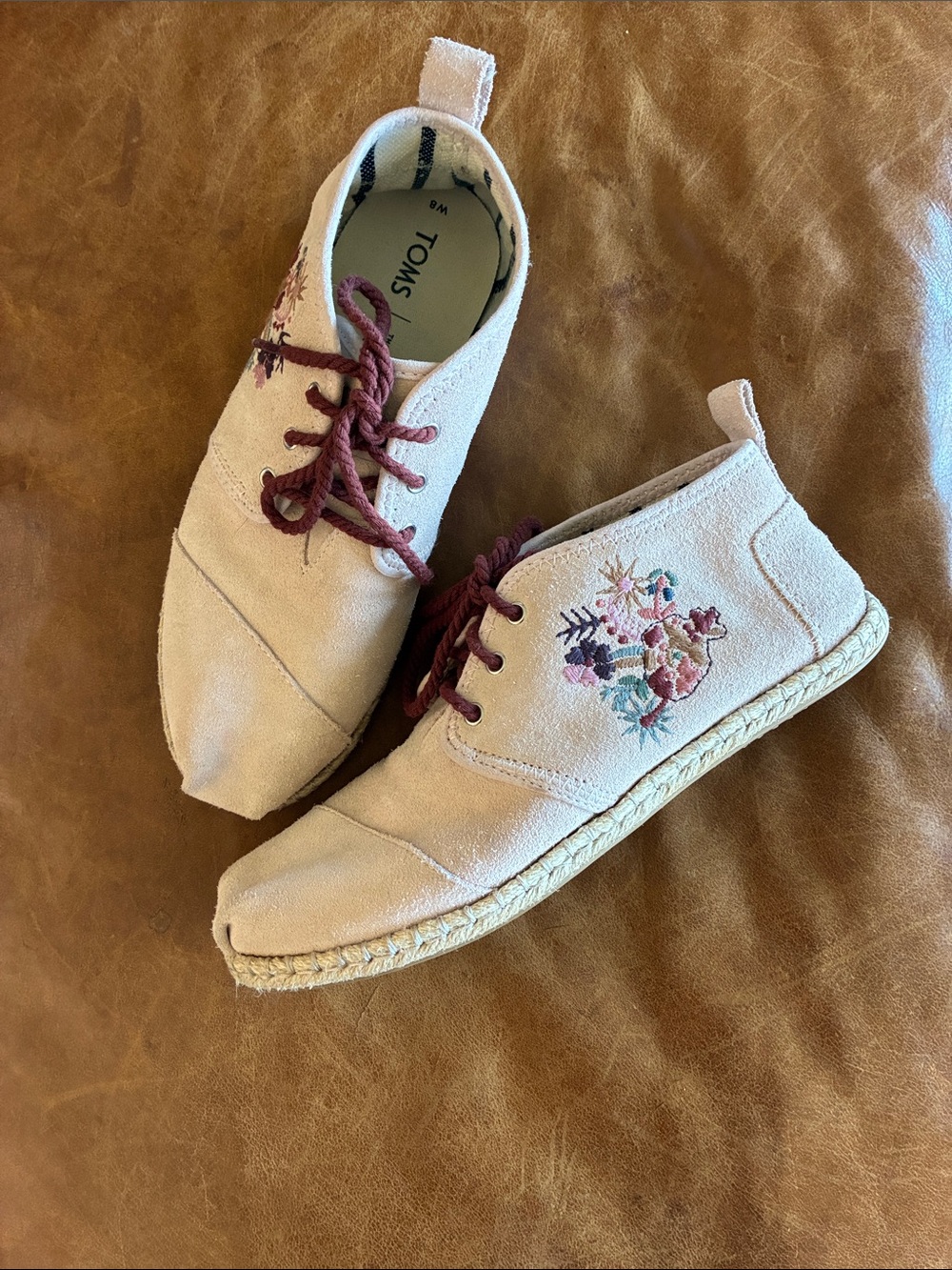 TOMS Bota Blush Pink Suede Floral Embroidered Booties